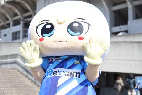 子ども限定!さぬぴーがお菓子を配ります