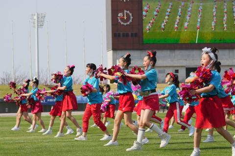 スタジオ トゥルーによるダンスパフォーマンス