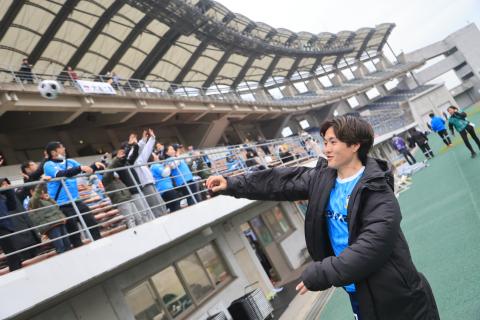 勝利時限定サインボール投げ込み
