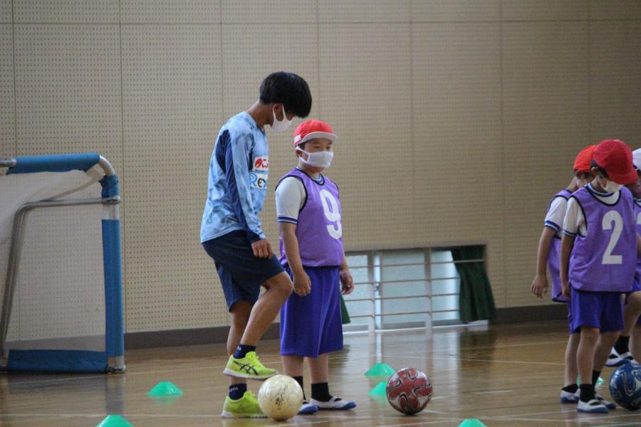 ホームタウン活動 6 18 金 多度津町立多度津小学校 選手訪問のご報告 ホームタウン News カマタマーレ讃岐オフィシャルサイト